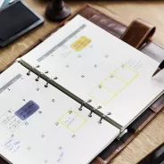 Kalendarze książkowe - czy nadal skuteczne jako gadżety reklamowe?