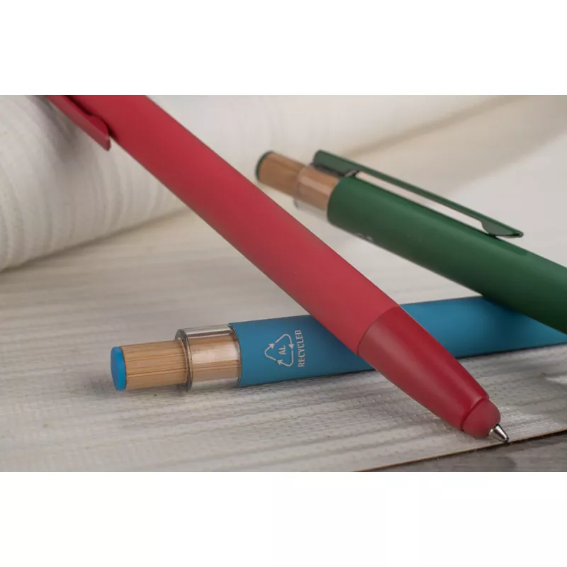 Długopis z recyklingowanego aluminium z  wykończeniem soft touch ALPEN - czerwony (19827-04)