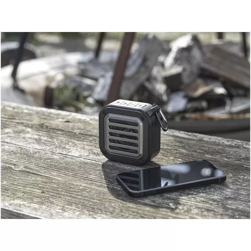 Solo plastikowy głośnik solarny Bluetooth® IPX5 o mocy 3 W z karabińczykiem wykonany z tworzywa pochodzącego z recyklingu z c - Czarny (12434790)