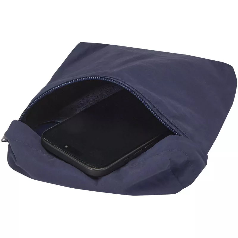 Arca - torba typu crossbody (przewieszana na ukos), wykonana z recyklingowanego poliamidu z cetyfikatem GRS - Granatowy (12081155)