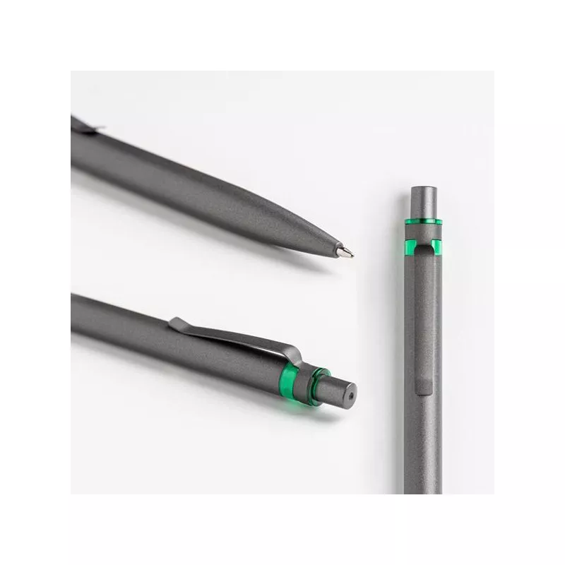 Aluminiowy długopis z recyklingu z kolorowym akcentem - Zielony (IP13155242)