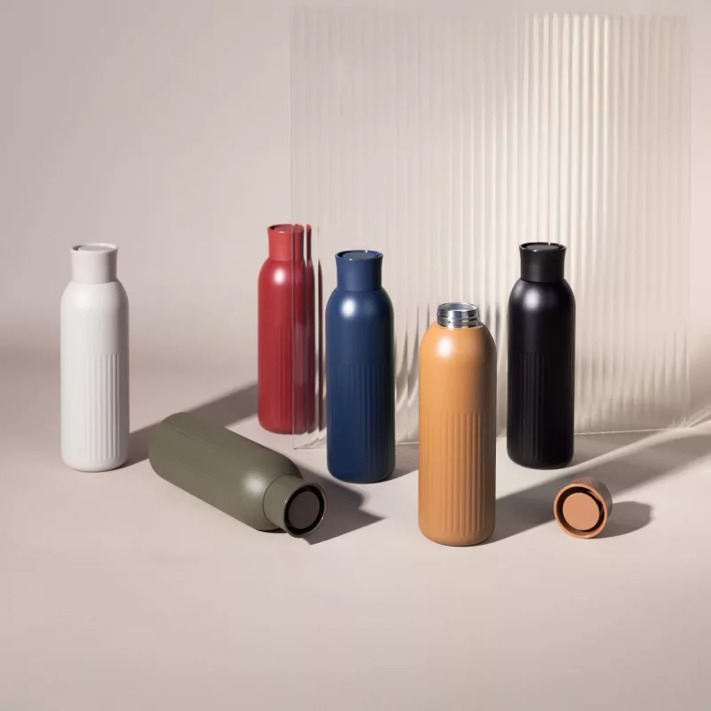 Sagaform Tekla Push stalowa butelka z zakrętką (z recyklingu) 500 ml - ciemnoczerwony (LT52134-N0020)