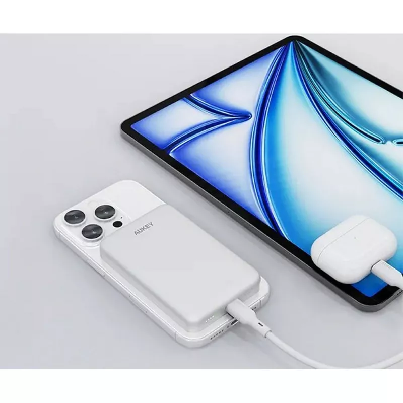 Magnetyczny, bezprzewodowy power bank 10000 mAh Aukey - srebrny (VAM12-32)