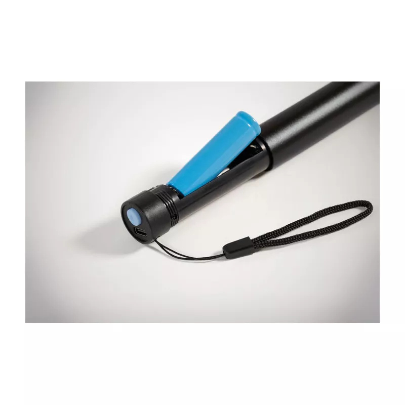 Latarka z aluminium z recyklingu z zoomem LUMEZO - Czarny (MO2991-03)