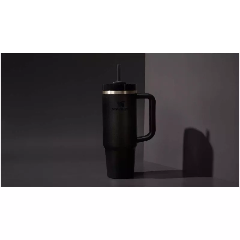 Kubek termiczny Stanley Quencher® H2.0 FlowState™ 890 ml z recyklingowanej stali nierdzewnej - Czarny (10098190)