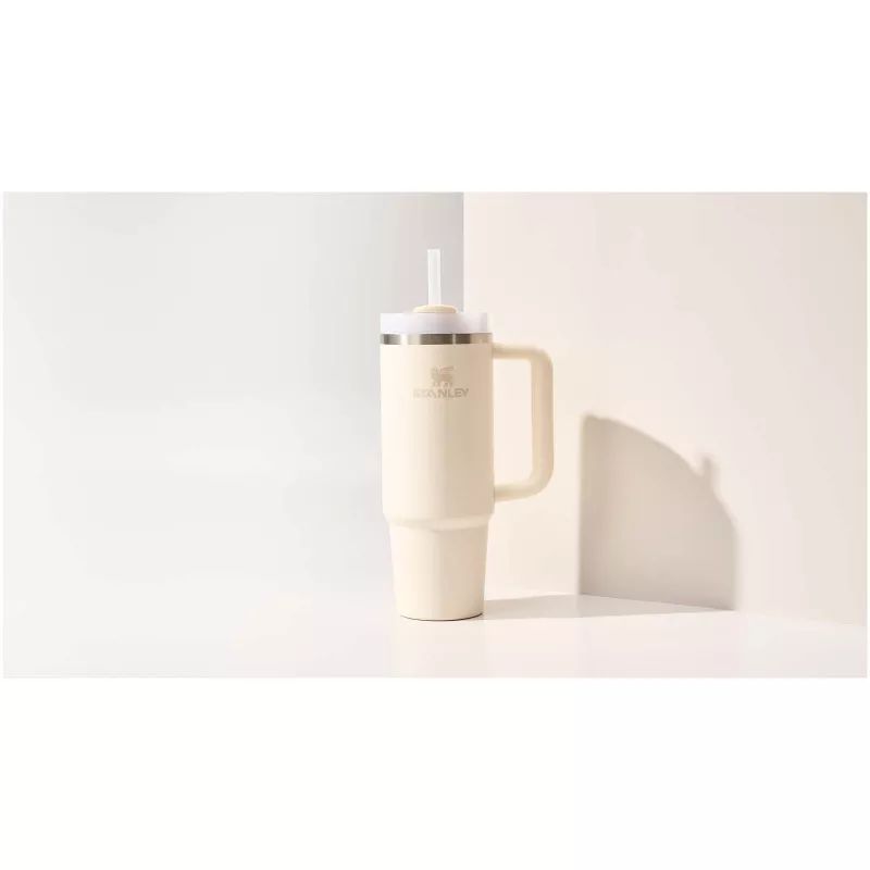 Kubek termiczny Stanley Quencher® H2.0 FlowState™ 890 ml z recyklingowanej stali nierdzewnej - Kramowy (10098110)