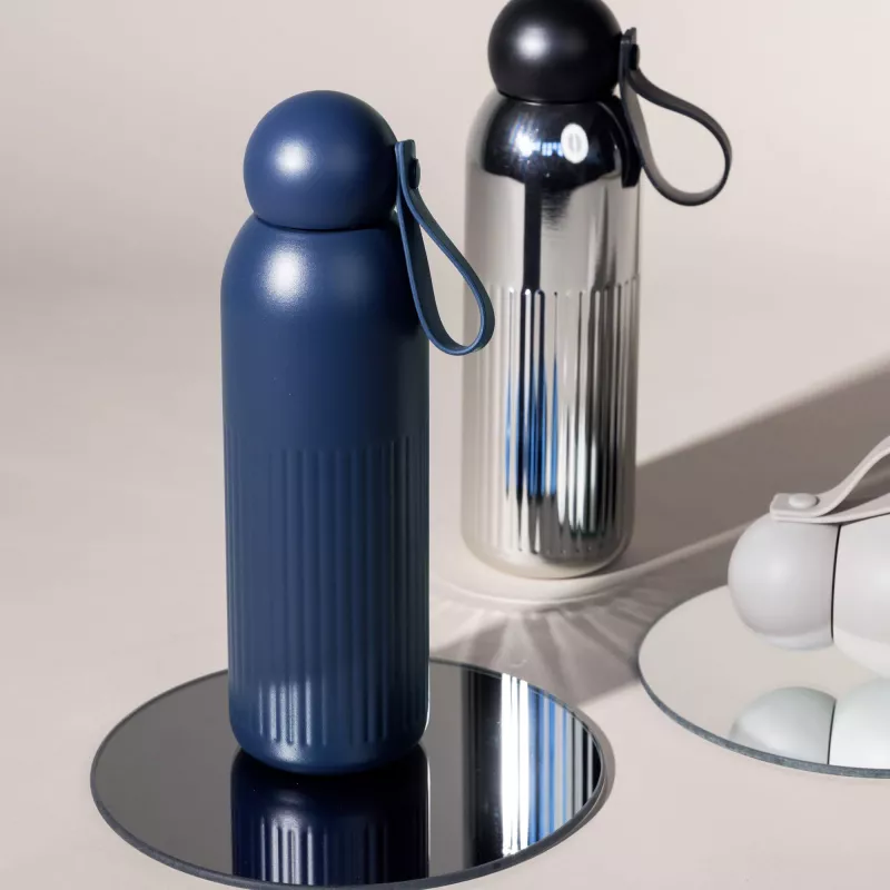 Stalowa butelka Sagaform Tekla (z recyklingu) 500 ml - ciemnoniebieski (LT52132-N0010)