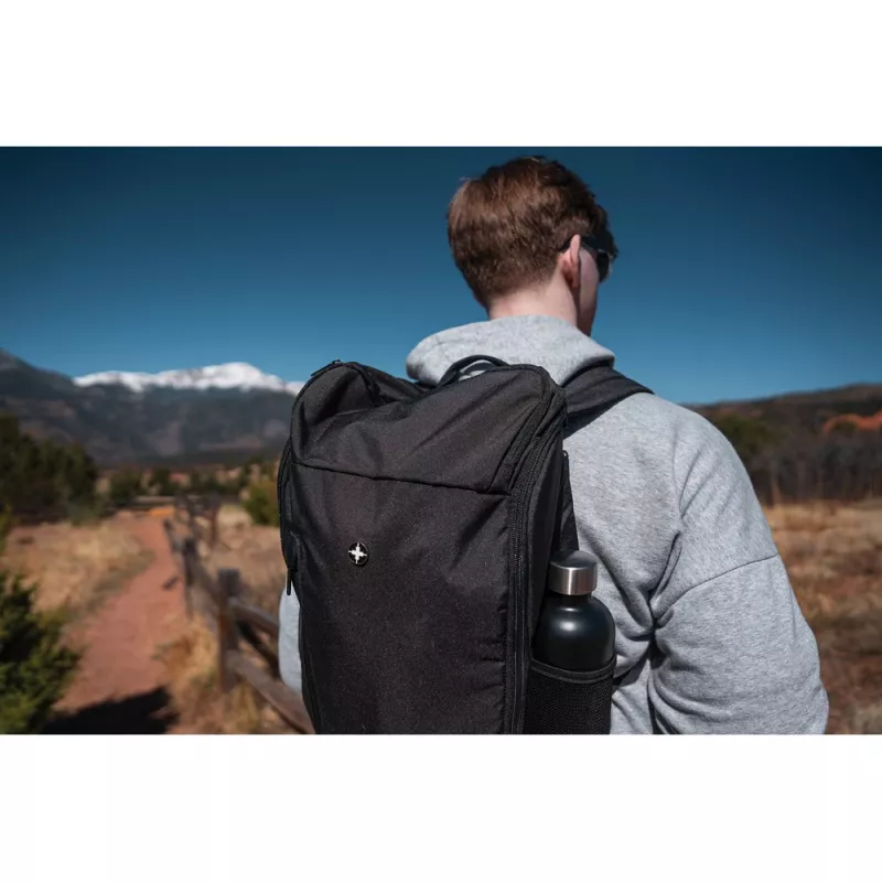 Plecak na laptopa 15" Swiss Peak AWARE™ RPET - czarny (P763.111)