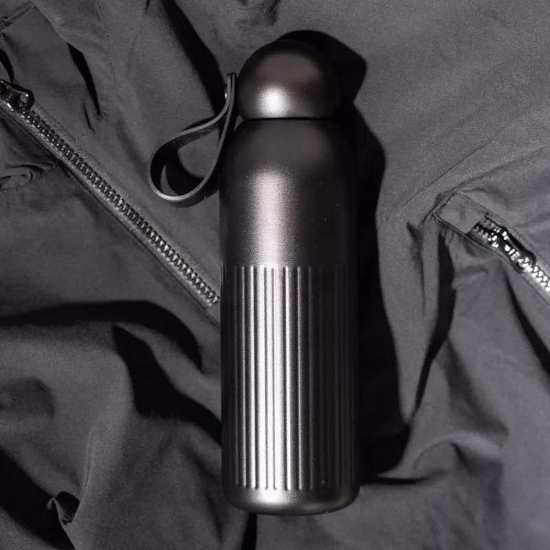 Stalowa butelka Sagaform Tekla (z recyklingu) 500 ml - czarny (LT52132-N0002)