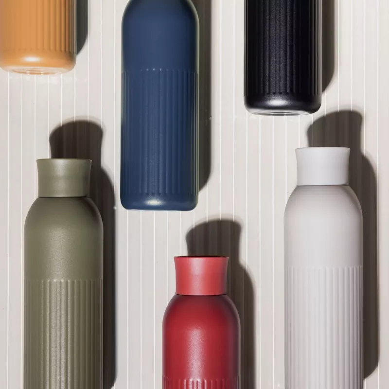 Sagaform Tekla Push stalowa butelka z zakrętką (z recyklingu) 500 ml - czarny (LT52134-N0002)