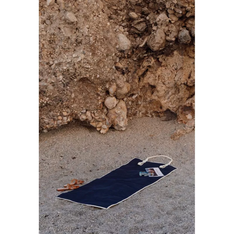 Mata plażowa VINGA Volonne AWARE™, płótno z recyklingu - granatowy, biały (VG538-04)