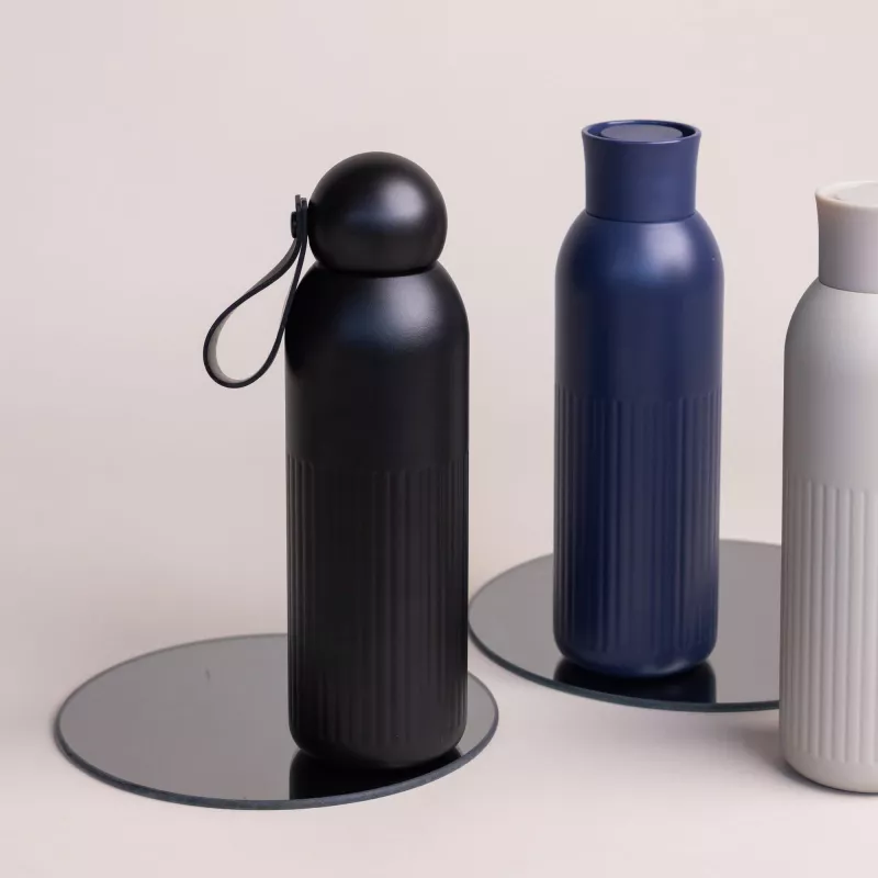 Stalowa butelka Sagaform Tekla (z recyklingu) 500 ml - czarny (LT52132-N0002)