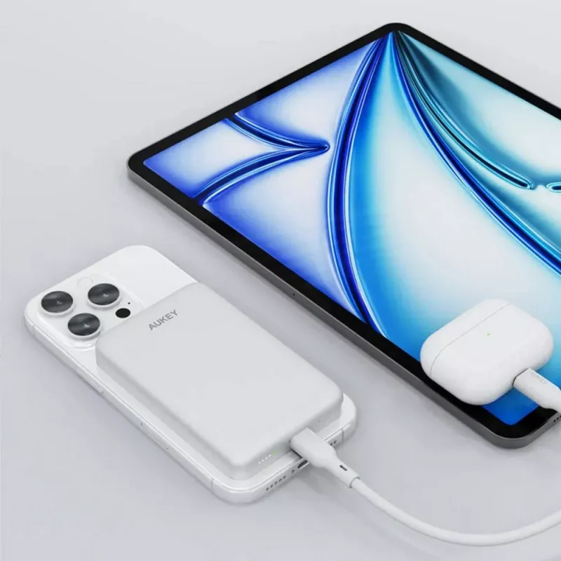 Magnetyczny, bezprzewodowy power bank 10000 mAh Aukey - srebrny (VAM12-32)