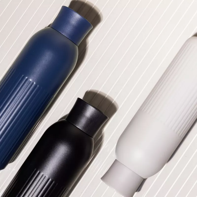 Sagaform Tekla Push stalowa butelka z zakrętką (z recyklingu) 500 ml - beżowy (LT52134-N0055)