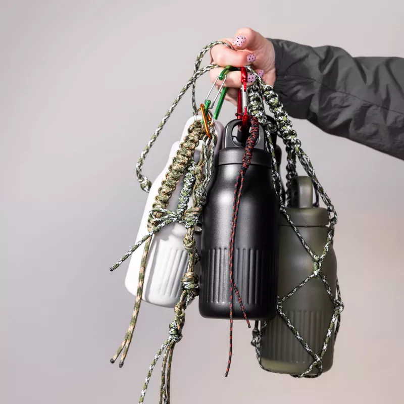 Stalowa butelka Sagaform Truls z poręcznym zatrzaskiem (z recyklingu) 500 ml - czarny (LT52135-N0002)