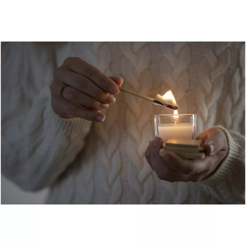 Ambra kwadratowa świeca w szkle z bambusową pokrywką - Czerwony (12635421)