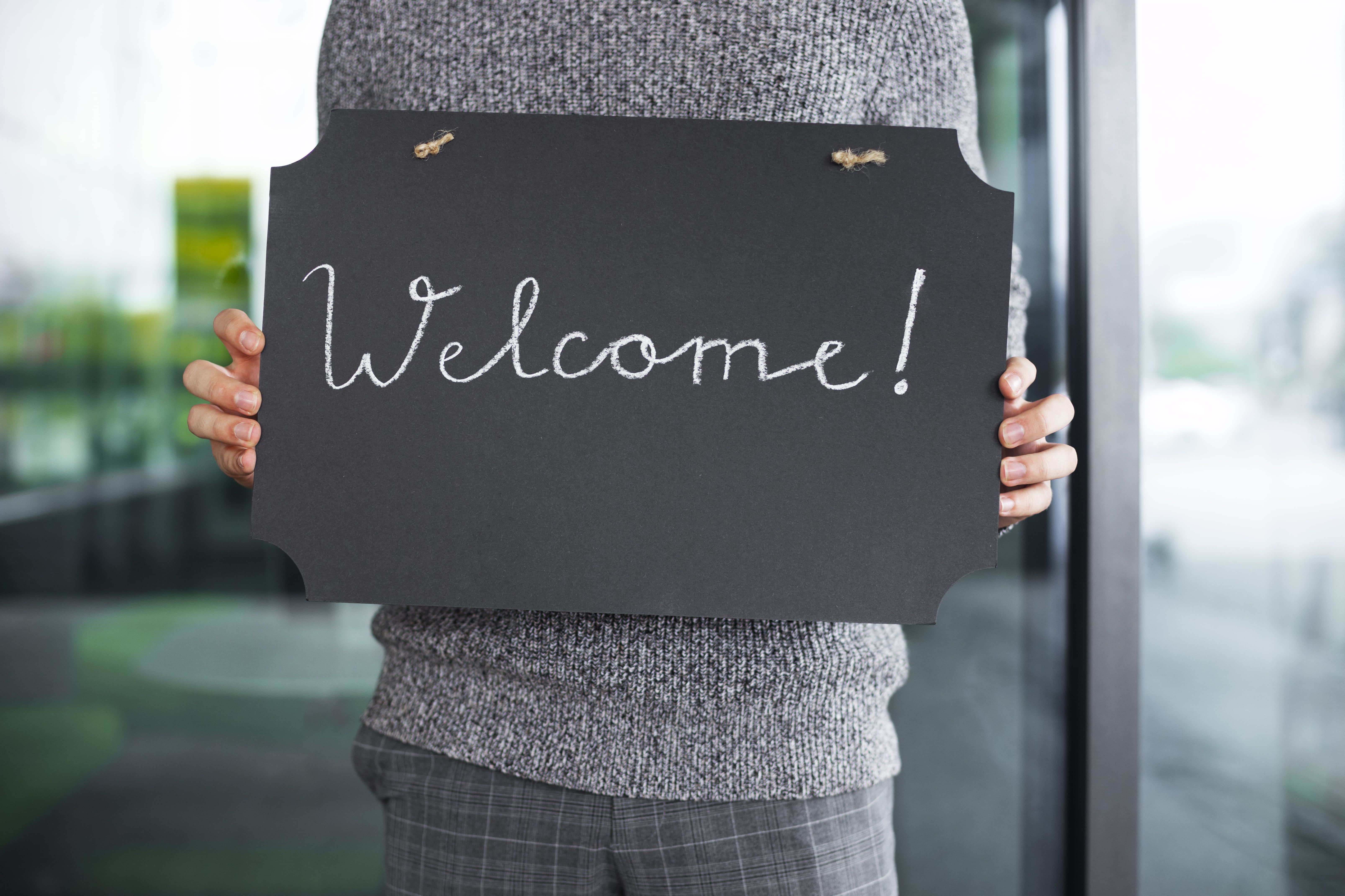 Welcome pack dla pracownika — co powinno się w nim znaleźć?