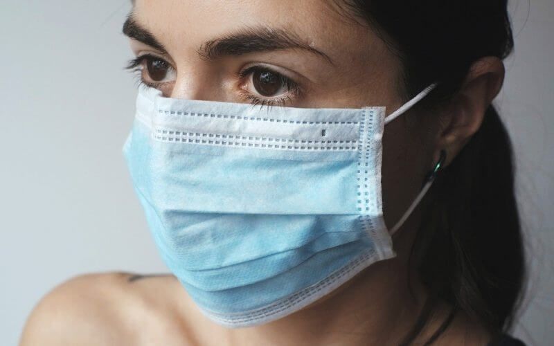 Maseczki ochronne wielorazowe – jaką wybrać oraz jak prać i dezynfekować?