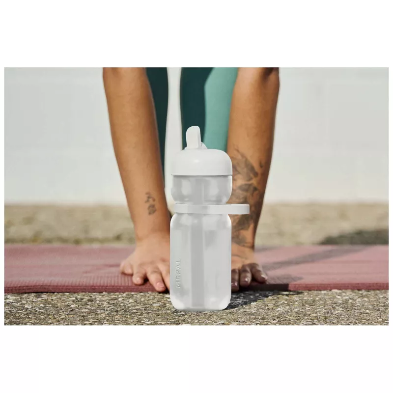 Mepal bidon o pojemności 600 ml z odchylaną pokrywką - Biały (10091301)