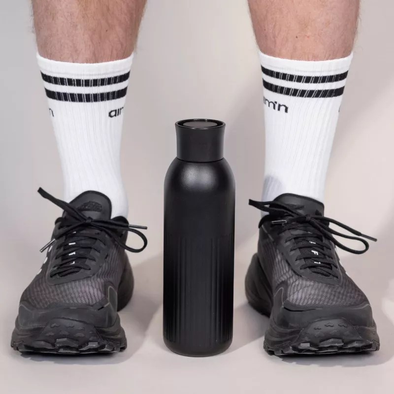 Sagaform Tekla Push stalowa butelka z zakrętką (z recyklingu) 500 ml - czarny (LT52134-N0002)