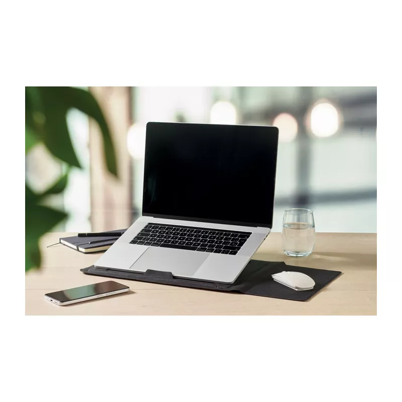 Pokrowiec na laptop 16" z podstawką z RPET PRACTIC - Czarny (MO2696-03)