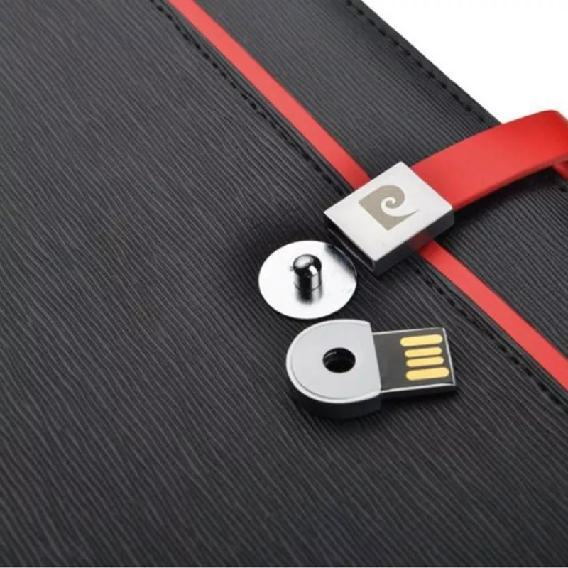 Folder z notatnikiem w linie i pamięcią USB 8GB DIMITRI Pierre Cardin - czarny (B5600400IP303)