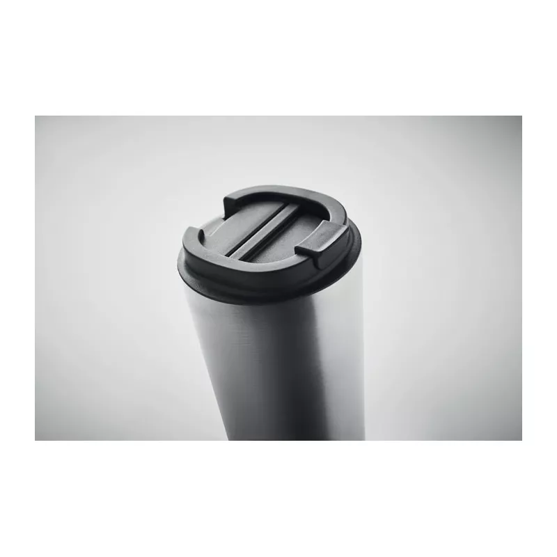 Kubek termiczny ze stali z recyklingu 510 ml BRACE + - Srebrny Mat (MO6579-16)