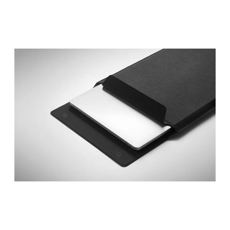 Pokrowiec na laptop 16" z podstawką z RPET PRACTIC - Czarny (MO2696-03)