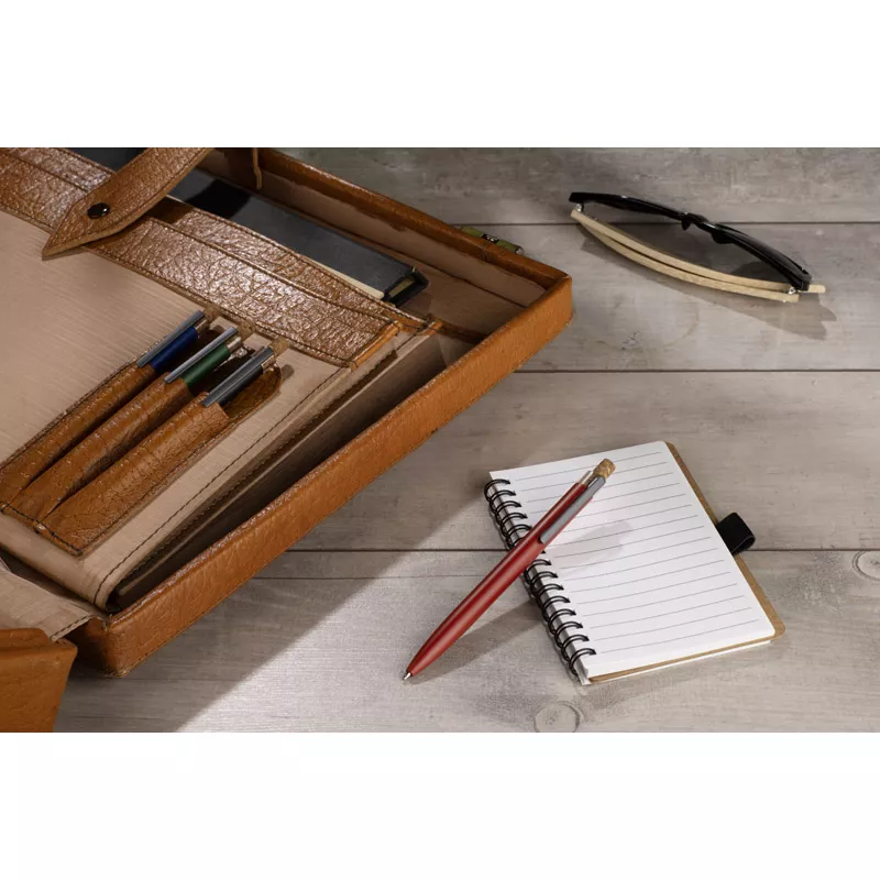 Długopis z recyklingowanego aluminium z korkowym przyciskiem KORIN - czerwony (19742-04)