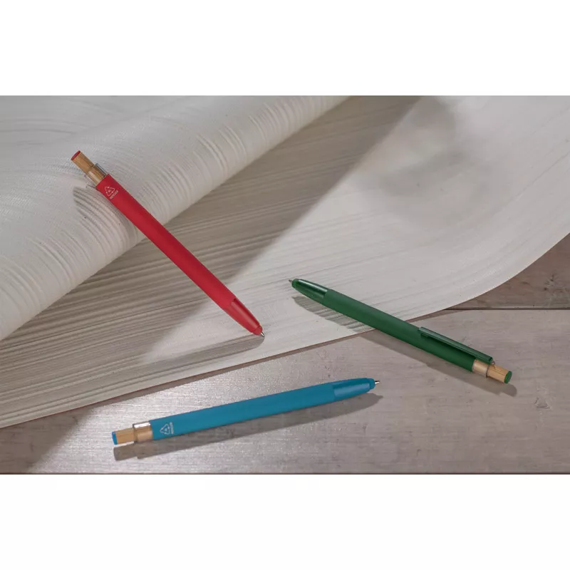 Długopis z recyklingowanego aluminium z  wykończeniem soft touch ALPEN - zielony (19827-05)
