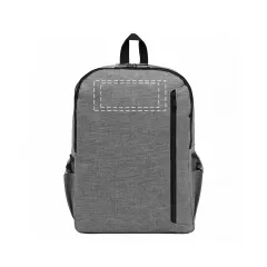 wysrodkowane w górnej czesci przodu