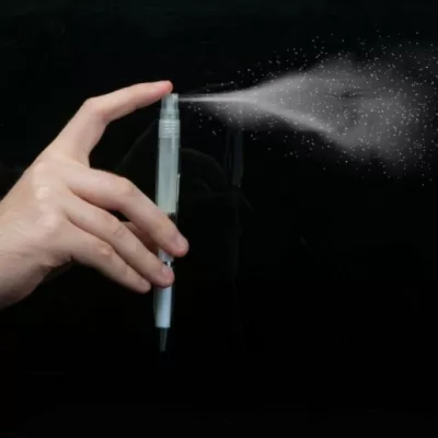 Długopis plastikowy z rozpylaczem CHARLEROI - biały (177606)