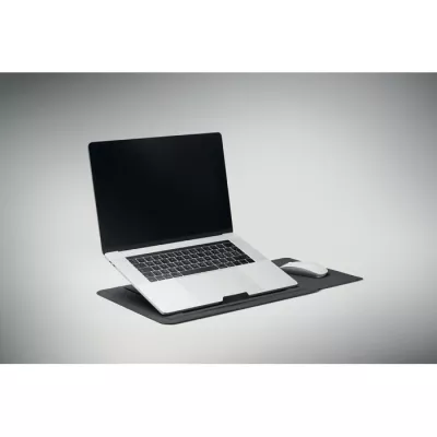 Pokrowiec na laptop 16" z podstawką z RPET PRACTIC - Czarny (MO2696-03)