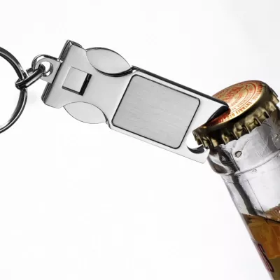 Brelok metalowy otwieracz do butelek z żetonem HILDE - szary (9036707)