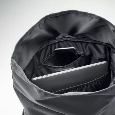 Plecak rolltop RPET 600D z wyściełanymi plecami NAPA - Czarny (MO6998-03)