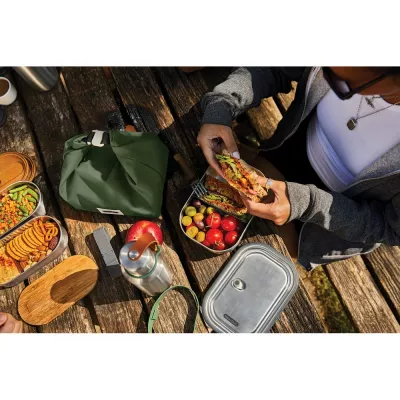 Duże pudełko śniadaniowe ze stali nierdzewnej Black+Blum - olive green (P439.0027)