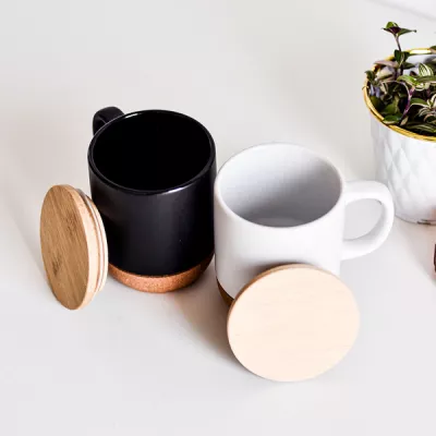 Kubek ceramiczny z bambusową przykrywką 400 ml - biały (R85309.06.O)