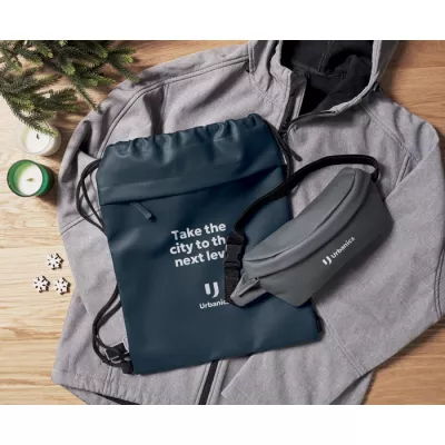 Worek ze sznurkiem z RPET 600D z kieszenią BANGKOK BAG - Niebieski (MO2639-04)