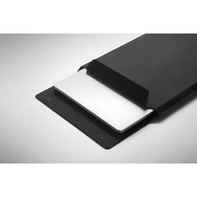 Pokrowiec na laptop 16" z podstawką z RPET PRACTIC - Czarny (MO2696-03)
