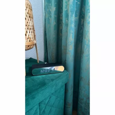 Budzik z bezprzewodową ładowarką ADELAIDE - czarny (532503)