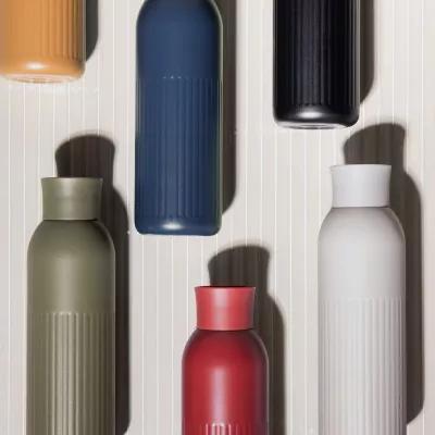 Sagaform Tekla Push stalowa butelka z zakrętką (z recyklingu) 500 ml - ciemnoniebieski (LT52134-N0010)