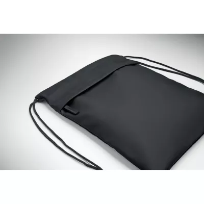 Worek ze sznurkiem z RPET 600D z kieszenią BANGKOK BAG - Czarny (MO2639-03)